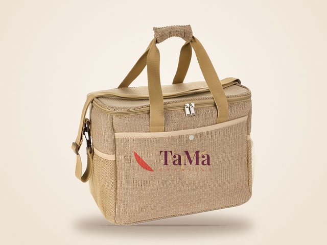 Mockup ilustrativo: bolsa térmica bege com a marca TaMa