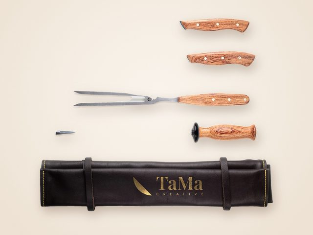 Mockup ilustrativo: kit churrasco preto com a marca TaMa