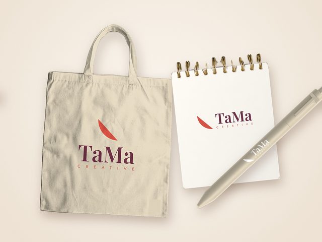 Mockup ilustrativo: itens do kit feira com a marca TaMa