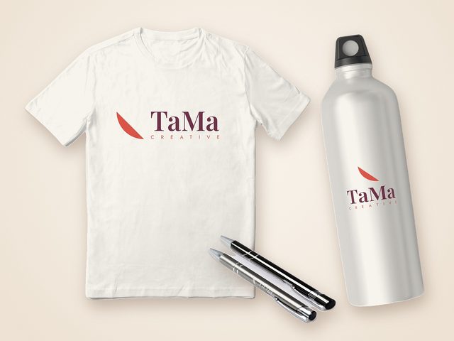 Mockup ilustrativo: itens do kit sipat com a marca TaMa