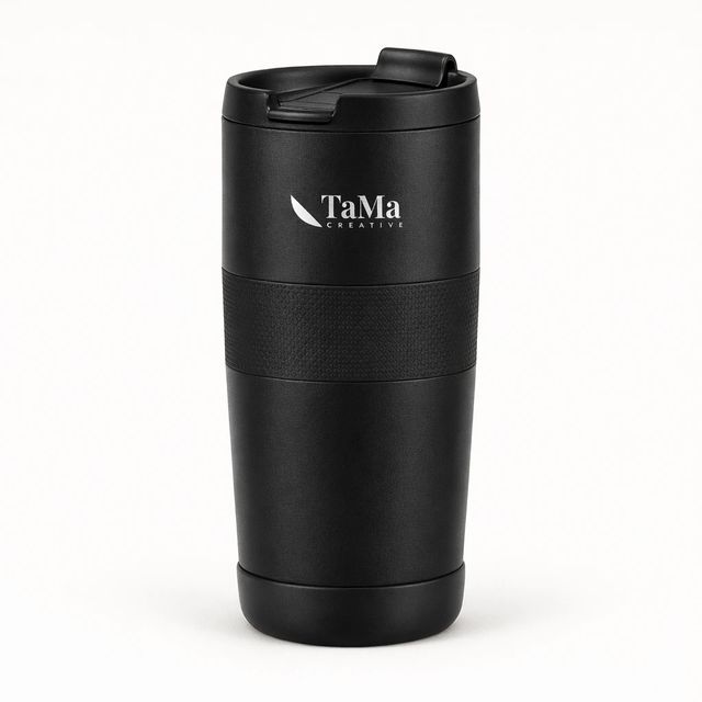 Copo térmico antiqueda preto com faixa preta, com a marca TaMa em branco no corpo.