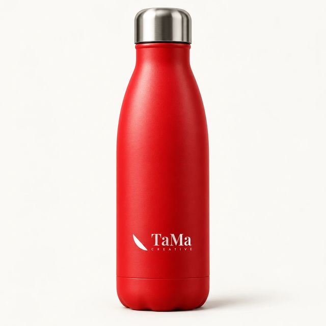 Garrafa térmica vermelha de aço inox com a marca TaMa.