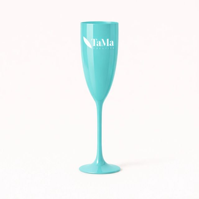 Taça flute turquesa com a marca TaMa em branco.